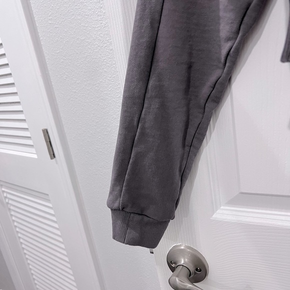 Gymshark 24/7 Cropped Sweater - Picture 7 of 8